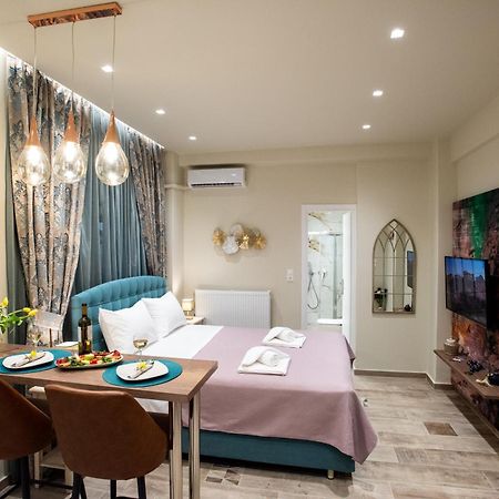 Blue Ark Romantic Studio Under Acropolis เอเธนส์ ภายนอก รูปภาพ