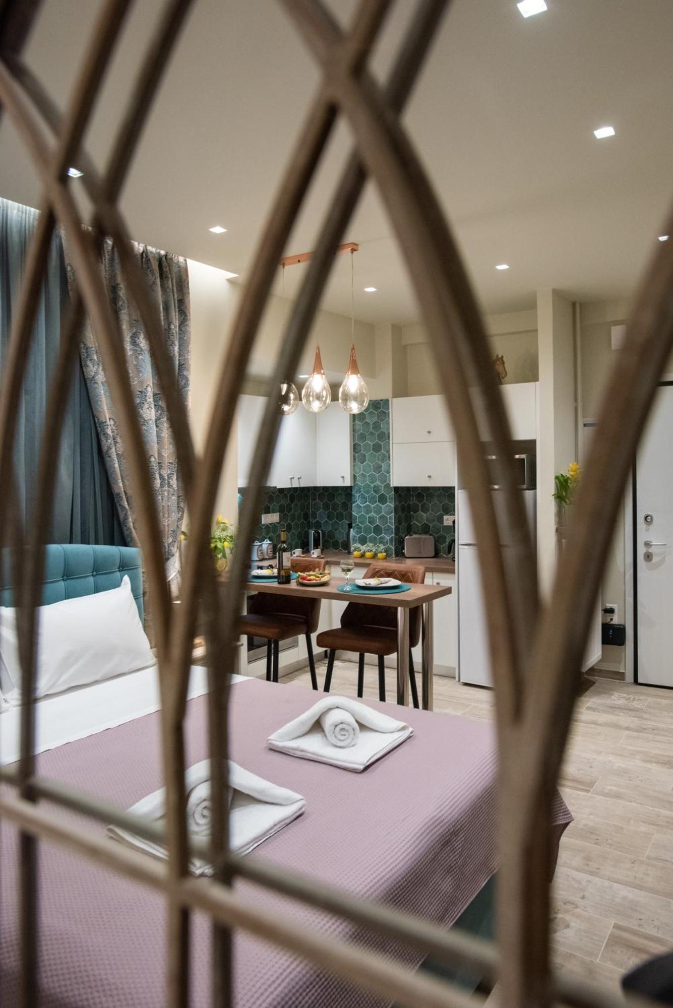 Blue Ark Romantic Studio Under Acropolis เอเธนส์ ภายนอก รูปภาพ