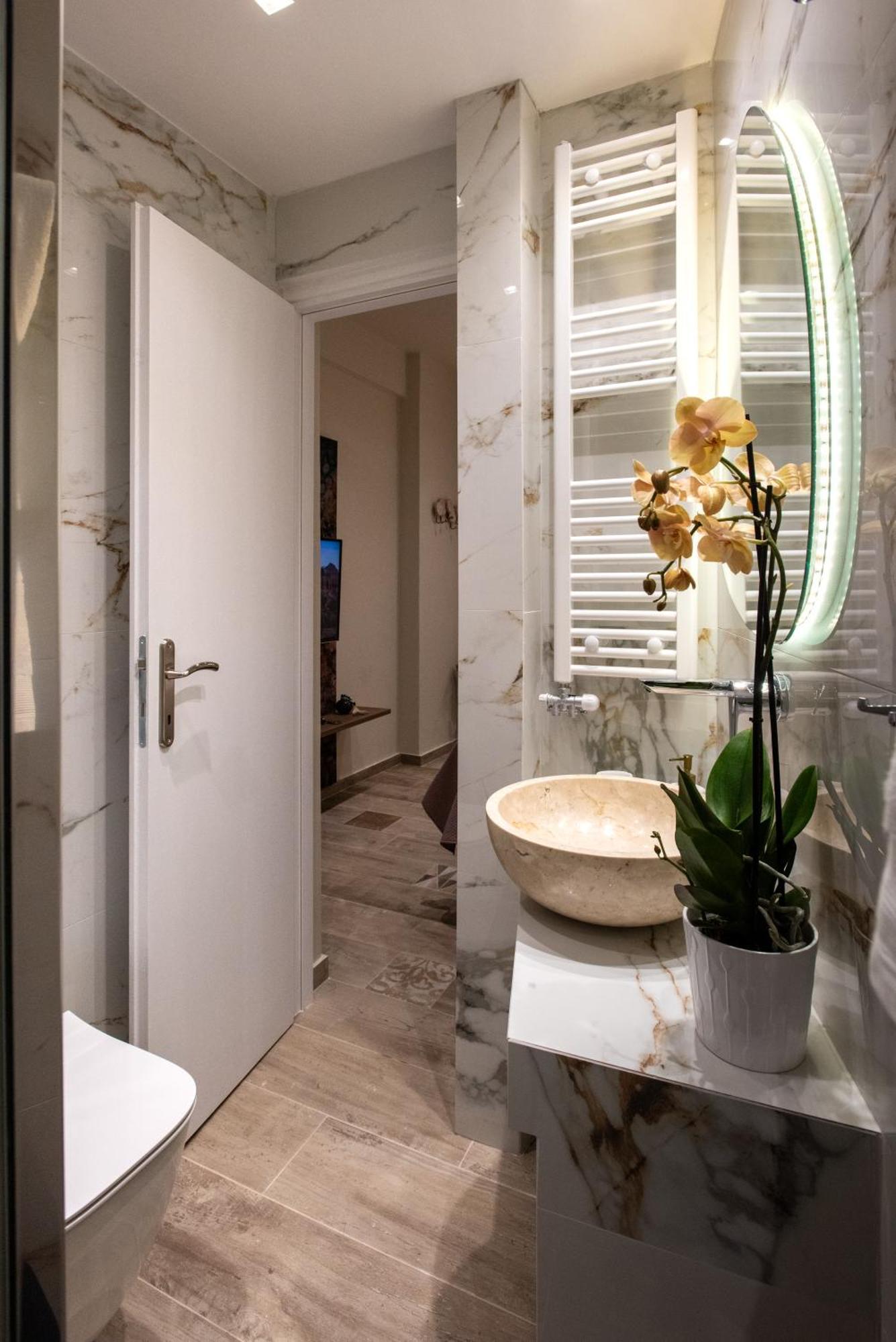 Blue Ark Romantic Studio Under Acropolis เอเธนส์ ภายนอก รูปภาพ